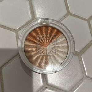 OFRA NIKKIETUTORIALS HIGHLIGHTER